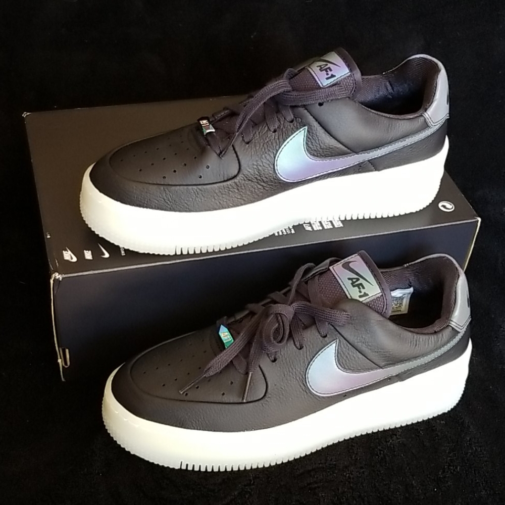 Nike W AF1 SAGE LOW LX AR5409 004 Black Women's 9.5 Retro Air Force 1s
